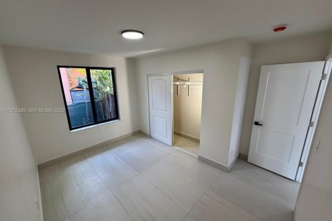 House in Opa-locka, Florida 2 bedrooms, 137.96 sq.m. № 2033405 - photo 13