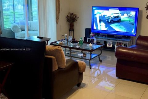 Copropriété à vendre à Sunrise, Floride: 2 chambres, 111.48 m2 № 1957182 - photo 12