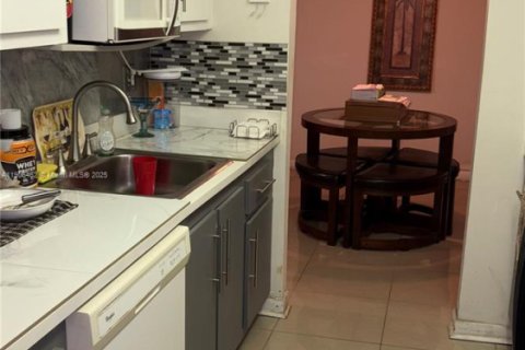 Copropriété à vendre à Sunrise, Floride: 2 chambres, 111.48 m2 № 1957182 - photo 14