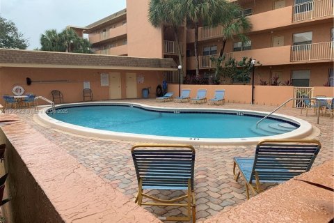 Copropriété à vendre à Sunrise, Floride: 2 chambres, 111.48 m2 № 1957182 - photo 17