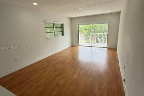Condominio en venta en North Miami, Florida, 1 dormitorio, 71.53 m2 № 2074884 - foto 4