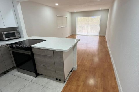 Condominio en venta en North Miami, Florida, 1 dormitorio, 71.53 m2 № 2074884 - foto 5