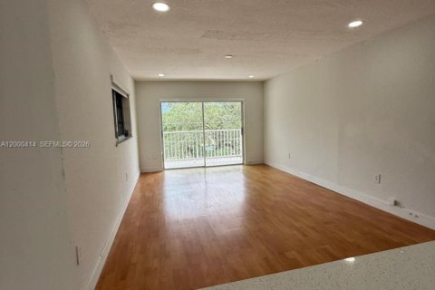 Condominio en venta en North Miami, Florida, 1 dormitorio, 71.53 m2 № 2074884 - foto 9