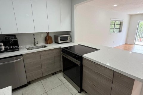 Condominio en venta en North Miami, Florida, 1 dormitorio, 71.53 m2 № 2074884 - foto 11