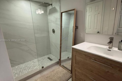 Condominio en venta en North Miami, Florida, 1 dormitorio, 71.53 m2 № 2074884 - foto 2