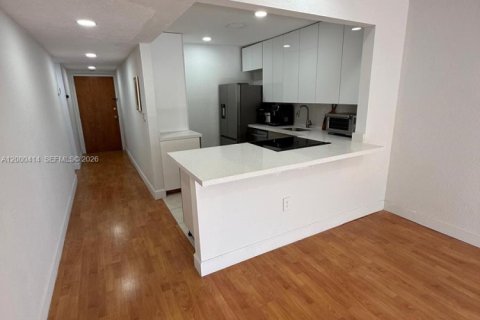 Condominio en venta en North Miami, Florida, 1 dormitorio, 71.53 m2 № 2074884 - foto 7