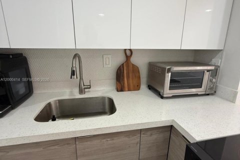 Condominio en venta en North Miami, Florida, 1 dormitorio, 71.53 m2 № 2074884 - foto 13