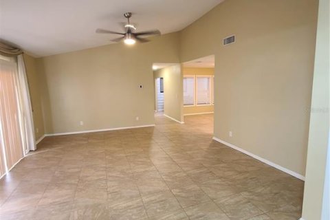 House in Tampa, Florida 3 bedrooms, 157.93 sq.m. № 2229328 - photo 3