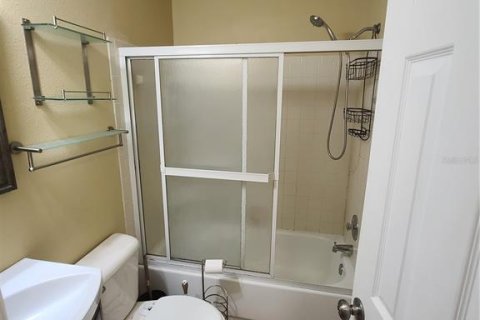 House in Tampa, Florida 3 bedrooms, 157.93 sq.m. № 2229328 - photo 18