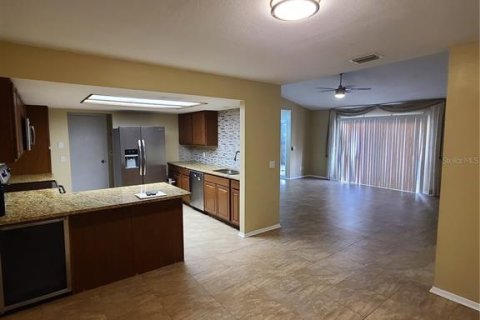 House in Tampa, Florida 3 bedrooms, 157.93 sq.m. № 2229328 - photo 6