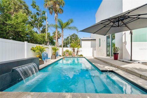 Villa ou maison à vendre à Tampa, Floride: 4 chambres, 206.06 m2 № 2225394 - photo 2