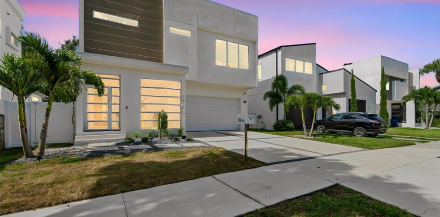 Villa ou maison à Tampa, Floride 4 chambres, 206.06 m2 № 2225394