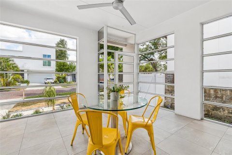 Villa ou maison à vendre à Tampa, Floride: 4 chambres, 206.06 m2 № 2225394 - photo 9