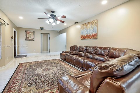 Villa ou maison à vendre à Pembroke Pines, Floride: 3 chambres, 204.2 m2 № 2054464 - photo 6