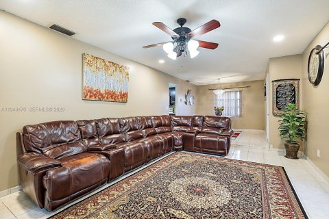 Villa ou maison à vendre à Pembroke Pines, Floride: 3 chambres, 204.2 m2 № 2054464 - photo 4