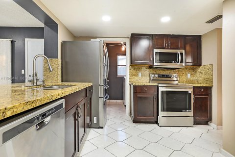 Villa ou maison à vendre à Pembroke Pines, Floride: 3 chambres, 204.2 m2 № 2054464 - photo 18