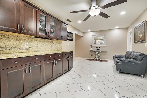 Villa ou maison à vendre à Pembroke Pines, Floride: 3 chambres, 204.2 m2 № 2054464 - photo 20