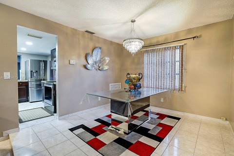 Villa ou maison à vendre à Pembroke Pines, Floride: 3 chambres, 204.2 m2 № 2054464 - photo 8