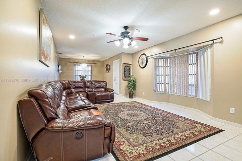 Villa ou maison à vendre à Pembroke Pines, Floride: 3 chambres, 204.2 m2 № 2054464 - photo 5