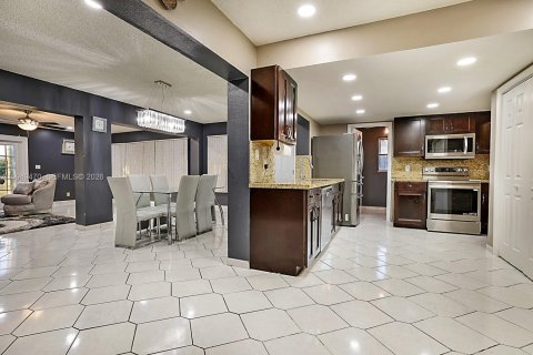 Villa ou maison à vendre à Pembroke Pines, Floride: 3 chambres, 204.2 m2 № 2054464 - photo 15