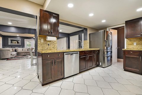Villa ou maison à vendre à Pembroke Pines, Floride: 3 chambres, 204.2 m2 № 2054464 - photo 17