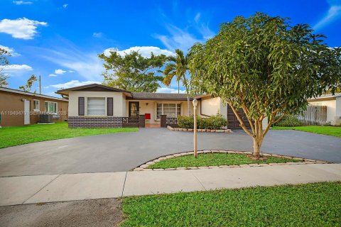 Villa ou maison à vendre à Pembroke Pines, Floride: 3 chambres, 204.2 m2 № 2054464 - photo 30