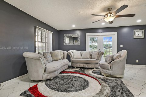 Villa ou maison à vendre à Pembroke Pines, Floride: 3 chambres, 204.2 m2 № 2054464 - photo 11