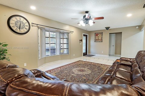 Villa ou maison à vendre à Pembroke Pines, Floride: 3 chambres, 204.2 m2 № 2054464 - photo 7