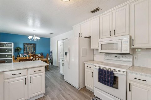 House in Groveland, Florida 4 bedrooms, 149.76 sq.m. № 2167545 - photo 9