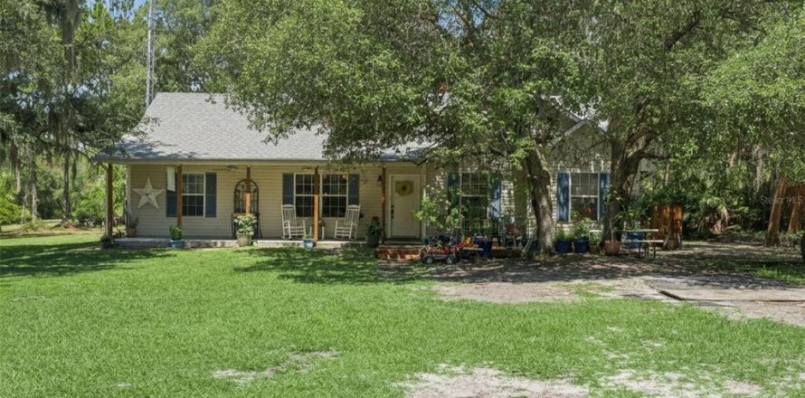 House in Groveland, Florida 4 bedrooms, 149.76 sq.m. № 2167545