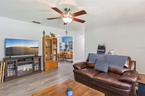 House in Groveland, Florida 4 bedrooms, 149.76 sq.m. № 2167545 - photo 5