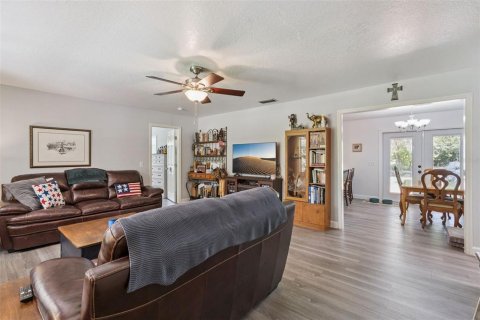 House in Groveland, Florida 4 bedrooms, 149.76 sq.m. № 2167545 - photo 6
