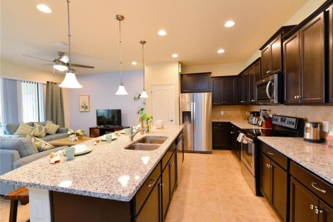 Adosado en alquiler en Kissimmee, Florida, 5 dormitorios, 210.24 m2 № 1827161 - foto 2