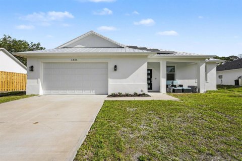 House in Palm Bay, Florida 4 bedrooms, 193.79 sq.m. № 2177477 - photo 2