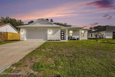 House in Palm Bay, Florida 4 bedrooms, 193.79 sq.m. № 2177477