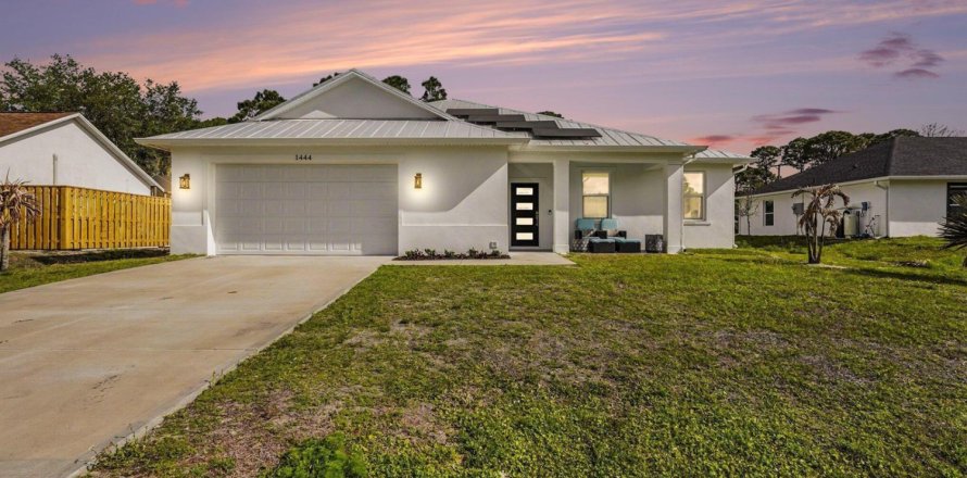 House in Palm Bay, Florida 4 bedrooms, 193.79 sq.m. № 2177477