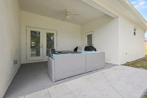 House in Palm Bay, Florida 4 bedrooms, 193.79 sq.m. № 2177477 - photo 27