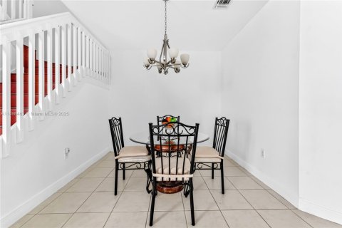 Townhouse in Homestead, Florida 4 bedrooms, 163.97 sq.m. № 1952586 - photo 1