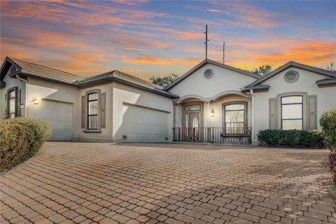 House in Summerfield, Florida 3 bedrooms, 167.22 sq.m. № 2220555
