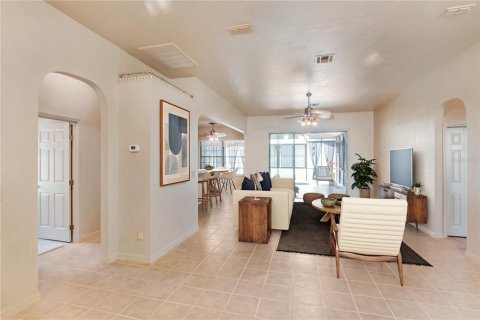 House in Summerfield, Florida 3 bedrooms, 167.22 sq.m. № 2220555 - photo 10