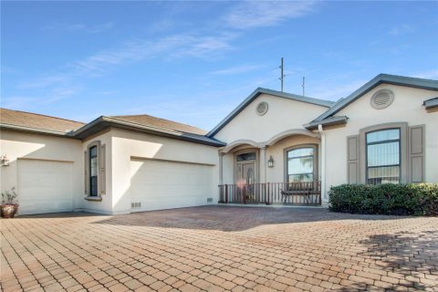 House in Summerfield, Florida 3 bedrooms, 167.22 sq.m. № 2220555 - photo 2