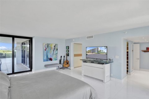 Condo in Palm Beach, Florida, 2 bedrooms  № 2020375 - photo 27