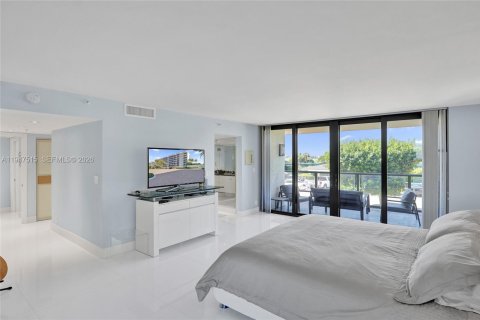 Condo in Palm Beach, Florida, 2 bedrooms  № 2020375 - photo 25