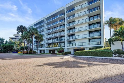 Condo in Palm Beach, Florida, 2 bedrooms  № 2020375 - photo 3