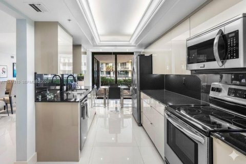 Condo in Palm Beach, Florida, 2 bedrooms  № 2020375 - photo 23