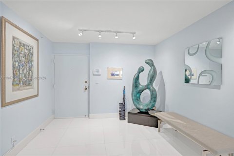 Condo in Palm Beach, Florida, 2 bedrooms  № 2020375 - photo 5