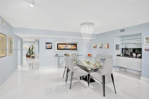 Condo in Palm Beach, Florida, 2 bedrooms  № 2020375 - photo 8