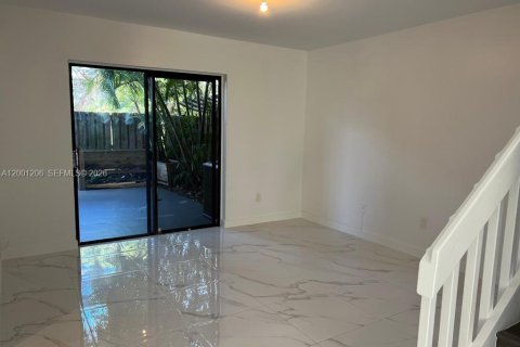 Townhouse in Miami, Florida 4 bedrooms, 136.19 sq.m. № 2065180 - photo 7