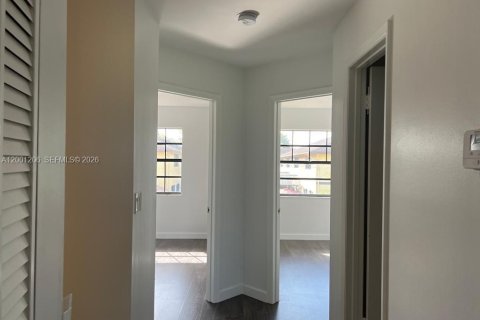 Townhouse in Miami, Florida 4 bedrooms, 136.19 sq.m. № 2065180 - photo 12