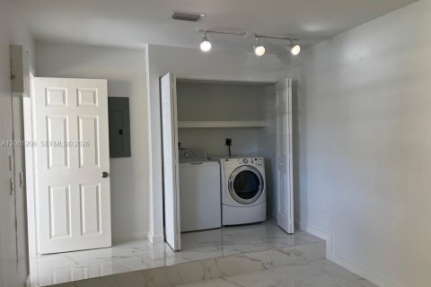 Townhouse in Miami, Florida 4 bedrooms, 136.19 sq.m. № 2065180 - photo 9